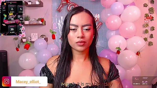 macey elliot  online show from March 3, 2025, 1:09 pm