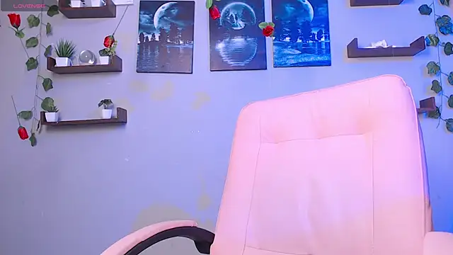 macey elliot  online show from March 6, 2025, 6:05 pm