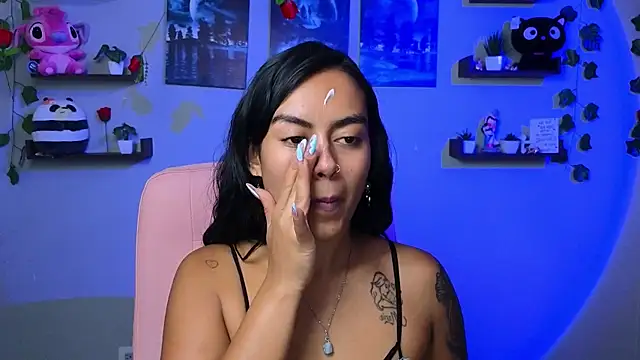 macey elliot  online show from March 20, 2025, 2:42 pm