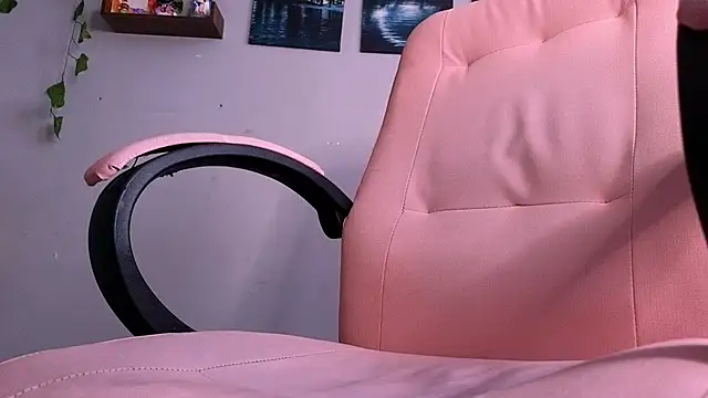 macey elliot  online show from October 21, 2025, 11:55 am