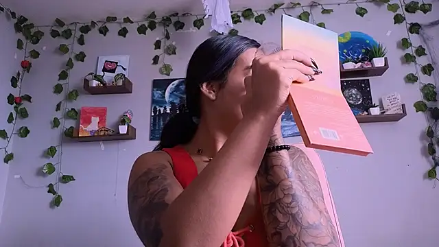 macey elliot  online show from December 3, 2025, 5:11 pm