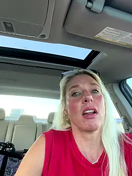 Snapshot of Glamazonx chatting on September 9, 2025, 1:43 pm Glamazonx online show from September 9, 2025, 1:43 pm