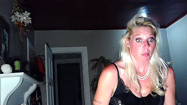 Snapshot of Glamazonx chatting on September 13, 2025, 6:46 am Glamazonx online show from September 13, 2025, 6:46 am