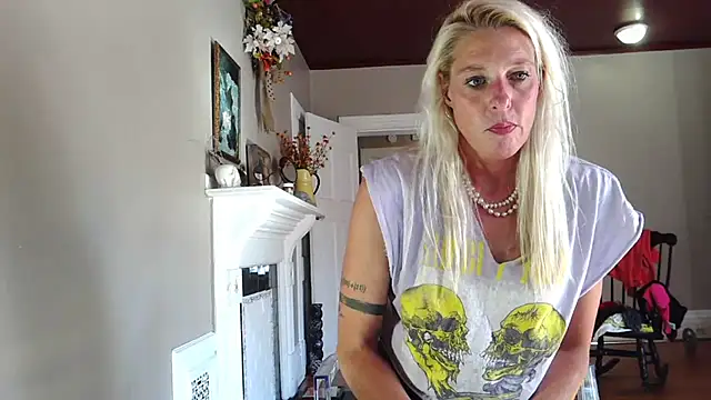 Snapshot of Glamazonx chatting on September 15, 2025, 3:56 pm Glamazonx online show from September 15, 2025, 3:56 pm