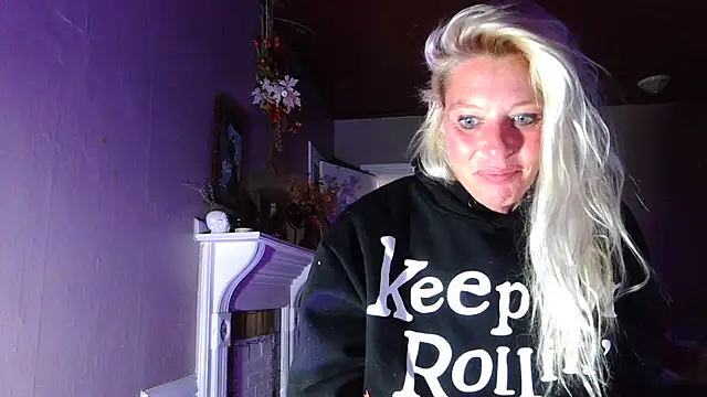 Snapshot of Glamazonx chatting on September 17, 2025, 12:18 pm Glamazonx online show from September 17, 2025, 12:18 pm