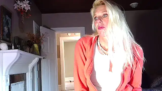 Snapshot of Glamazonx chatting on September 18, 2025, 1:24 pm Glamazonx online show from September 18, 2025, 1:24 pm