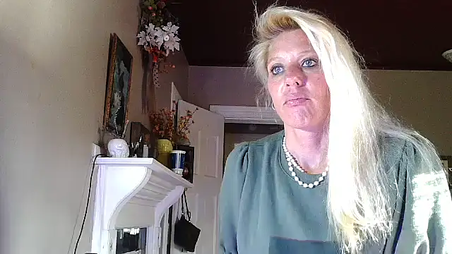 Snapshot of Glamazonx chatting on September 23, 2025, 1:58 pm Glamazonx online show from September 23, 2025, 1:58 pm