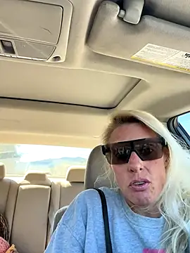 Snapshot of Glamazonx chatting on October 1, 2025, 4:46 pm Glamazonx online show from October 1, 2025, 4:46 pm