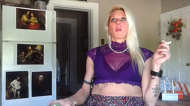 Snapshot of Glamazonx chatting on October 17, 2025, 10:34 pm Glamazonx online show from October 17, 2025, 10:34 pm