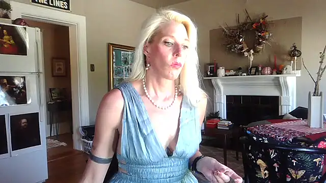 Snapshot of Glamazonx chatting on October 29, 2025, 7:59 pm Glamazonx online show from October 29, 2025, 7:59 pm