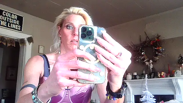 Snapshot of Glamazonx chatting on November 14, 2025, 3:55 pm Glamazonx online show from November 14, 2025, 3:55 pm