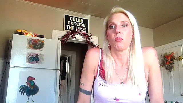 Snapshot of Glamazonx chatting on November 18, 2025, 8:13 pm Glamazonx online show from November 18, 2025, 8:13 pm