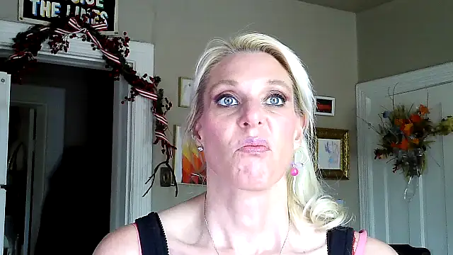 Snapshot of Glamazonx chatting on November 29, 2025, 9:07 pm Glamazonx online show from November 29, 2025, 9:07 pm