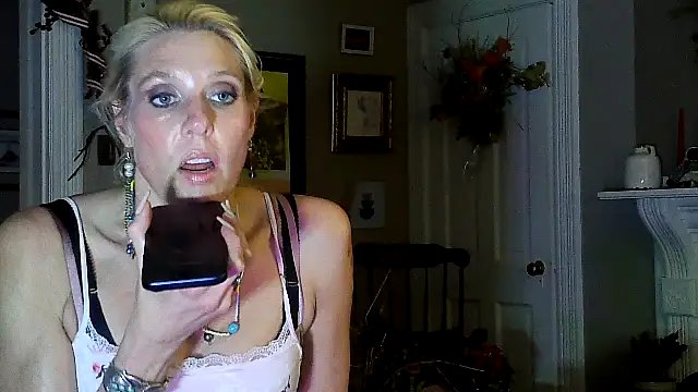 Snapshot of Glamazonx chatting on December 3, 2025, 12:51 am Glamazonx online show from December 3, 2025, 12:51 am