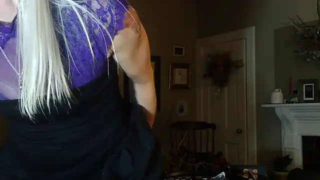 Snapshot of Glamazonx chatting on December 4, 2025, 1:48 am Glamazonx online show from December 4, 2025, 1:48 am