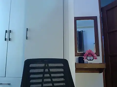 queencydoll online show from May 6, 2026, 7:02 am