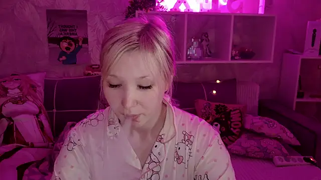 MeowkaKitty online show from April 7, 2026, 2:12 am