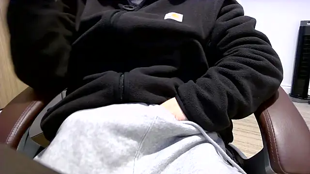 alwayshornyuk online show from February 13, 2026, 12:23 pm