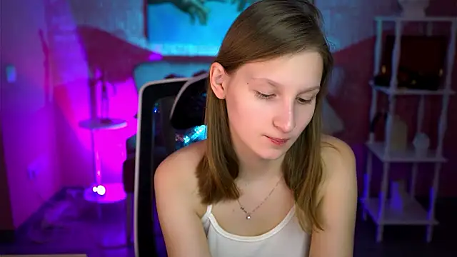 Snapshot of EllaHorton chatting on March 1, 2026, 9:44 am EllaHorton online show from March 1, 2026, 9:44 am