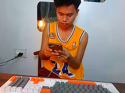 Snapshot of Asiantwink21 chatting on September 17, 2025, 2:30 pm Asiantwink21 online show from September 17, 2025, 2:30 pm