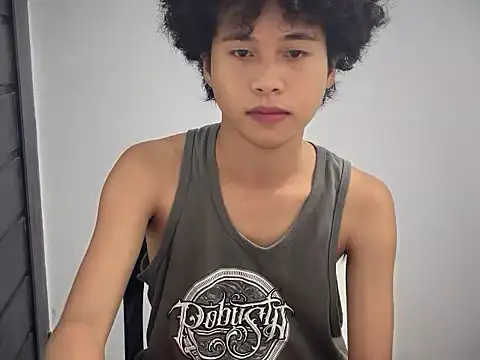 Asiantwink21 online show from April 5, 2026, 4:04 pm