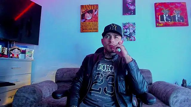 Snapshot of Drako_Lamar chatting on December 15, 2025, 1:04 pm Drako Lamar online show from December 15, 2025, 1:04 pm