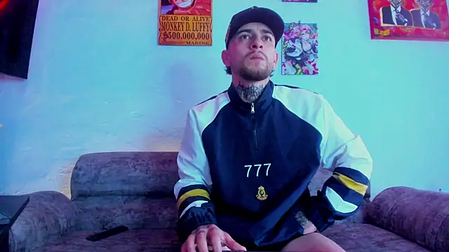 Snapshot of Drako_Lamar chatting on December 18, 2025, 1:17 pm Drako Lamar online show from December 18, 2025, 1:17 pm