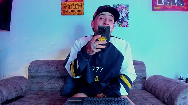 Snapshot of Drako_Lamar chatting on December 20, 2025, 1:29 pm Drako Lamar online show from December 20, 2025, 1:29 pm