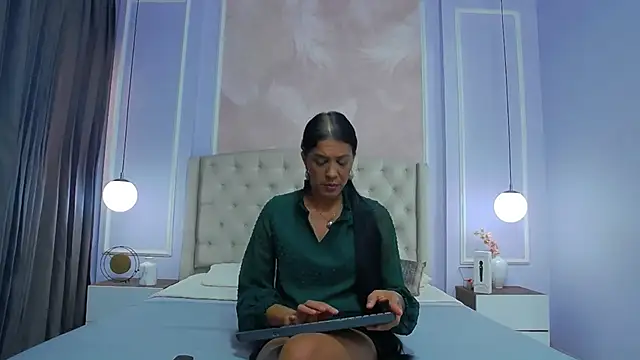 Snapshot of JoannaCox chatting on November 12, 2025, 7:46 pm JoannaCox online show from November 12, 2025, 7:46 pm