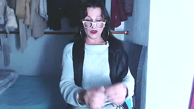 LorenJade online show from November 4, 2025, 7:29 am