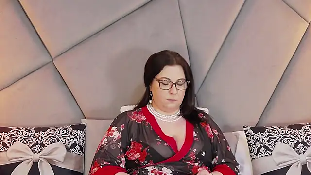 AryaEve online show from February 12, 2026, 6:52 am