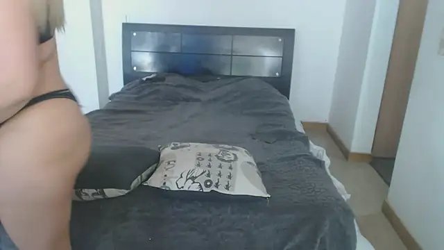 Snapshot of sexy_girls1 chatting on February 6, 2026, 3:26 pm sexy girls1 online show from February 6, 2026, 3:26 pm