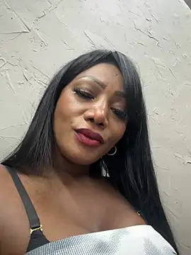 Snapshot of SUUKAM chatting on December 16, 2024, 9:31 pm SUUKAM online show from December 16, 2024, 9:31 pm