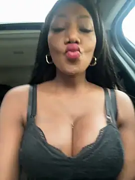 Snapshot of SUUKAM chatting on November 16, 2025, 7:52 pm SUUKAM online show from November 16, 2025, 7:52 pm