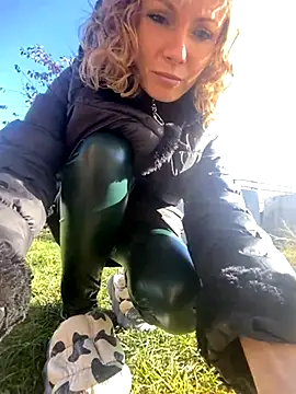 Snapshot of Anita-Smith chatting on October 31, 2025, 7:42 am Anita-Smith online show from October 31, 2025, 7:42 am