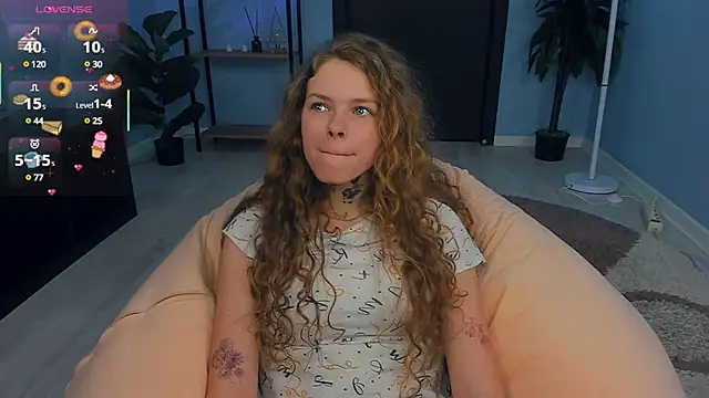 RayaNenlia online show from March 18, 2025, 11:19 am