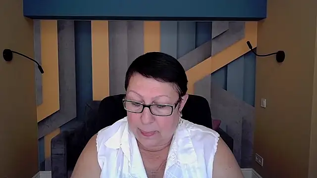 BarbaraTurners online show from October 20, 2025, 6:19 pm