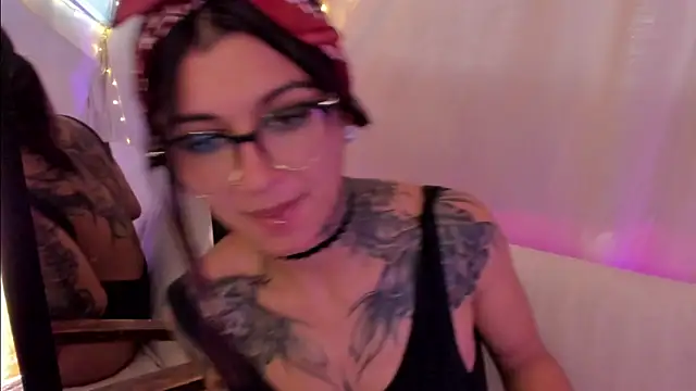 Snapshot of noemi_foxxx chatting on February 26, 2025, 4:24 pm noemi foxxx online show from February 26, 2025, 4:24 pm