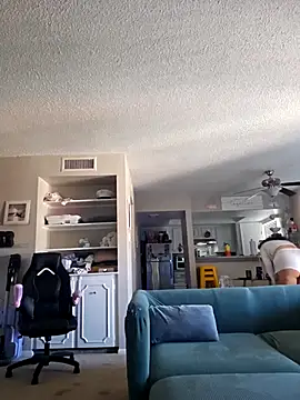 honeeyyy pot online show from September 19, 2025, 4:18 pm