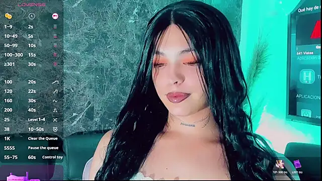 Emmaa Saenz  online show from December 15, 2025, 10:25 pm