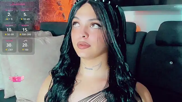 Emmaa Saenz  online show from May 31, 2026, 10:11 pm