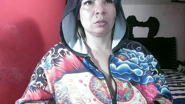 charlotedoll online show from February 25, 2026, 3:38 am