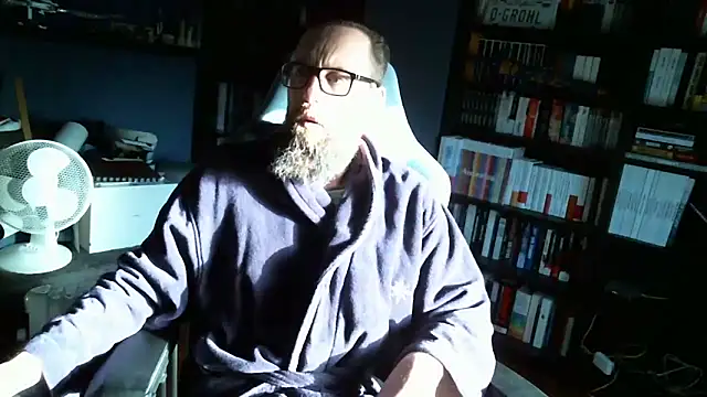 Snapshot of MeSteff chatting on December 28, 2024, 9:42 am MeSteff online show from December 28, 2024, 9:42 am