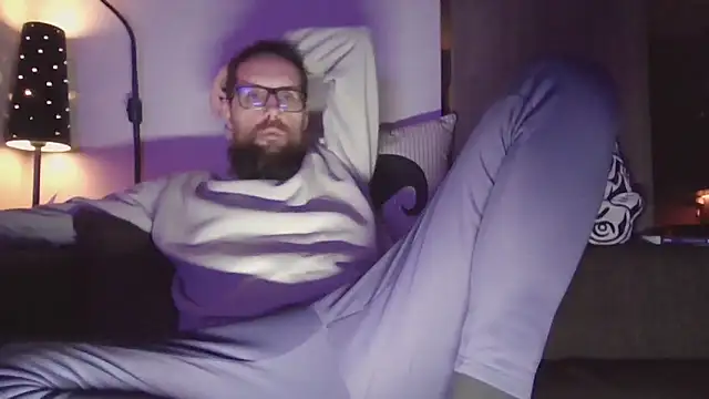 Snapshot of MeSteff chatting on March 19, 2025, 6:55 pm MeSteff online show from March 19, 2025, 6:55 pm