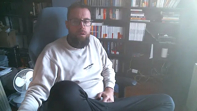 Snapshot of MeSteff chatting on September 28, 2025, 8:09 am MeSteff online show from September 28, 2025, 8:09 am