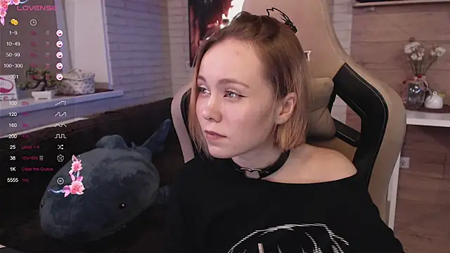 Snapshot of lucy_mirror chatting on September 9, 2025, 8:30 pm lucy mirror online show from September 9, 2025, 8:30 pm