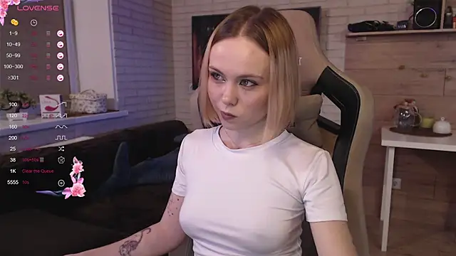 Snapshot of lucy_mirror chatting on September 13, 2025, 9:14 pm lucy mirror online show from September 13, 2025, 9:14 pm