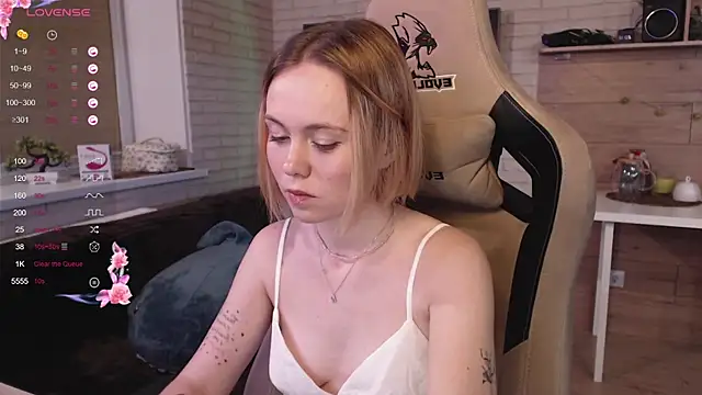 Snapshot of lucy_mirror chatting on September 14, 2025, 9:03 pm lucy mirror online show from September 14, 2025, 9:03 pm