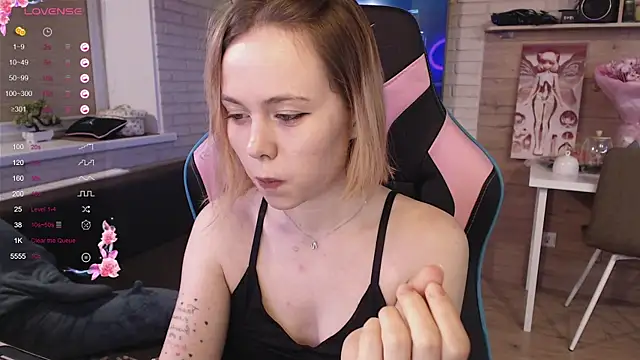 Snapshot of lucy_mirror chatting on October 30, 2025, 8:42 pm lucy mirror online show from October 30, 2025, 8:42 pm