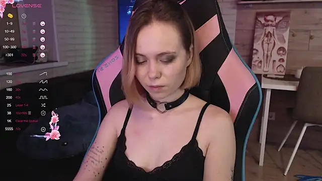 Snapshot of lucy_mirror chatting on November 12, 2025, 9:03 pm lucy mirror online show from November 12, 2025, 9:03 pm